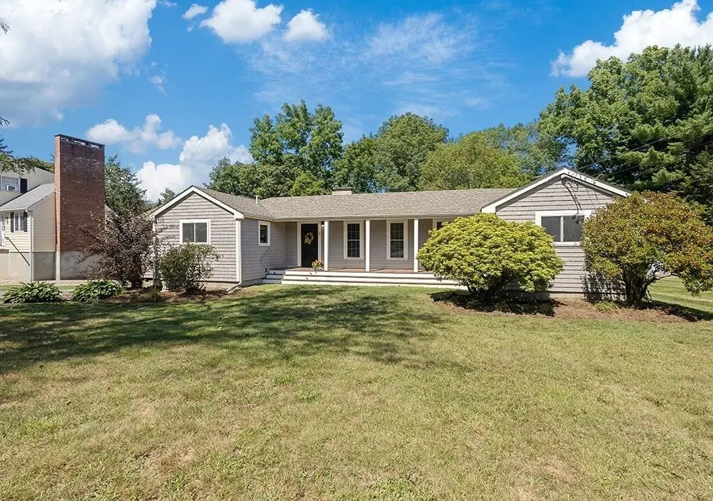 6 Pine St, Medfield
