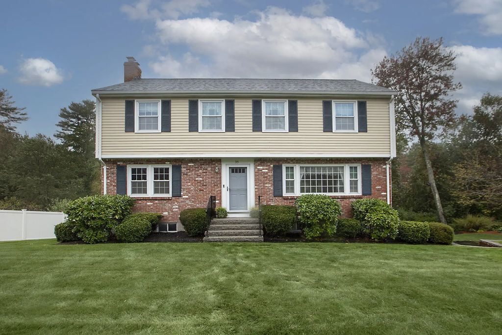 35 Kennel Hill Dr, Beverly