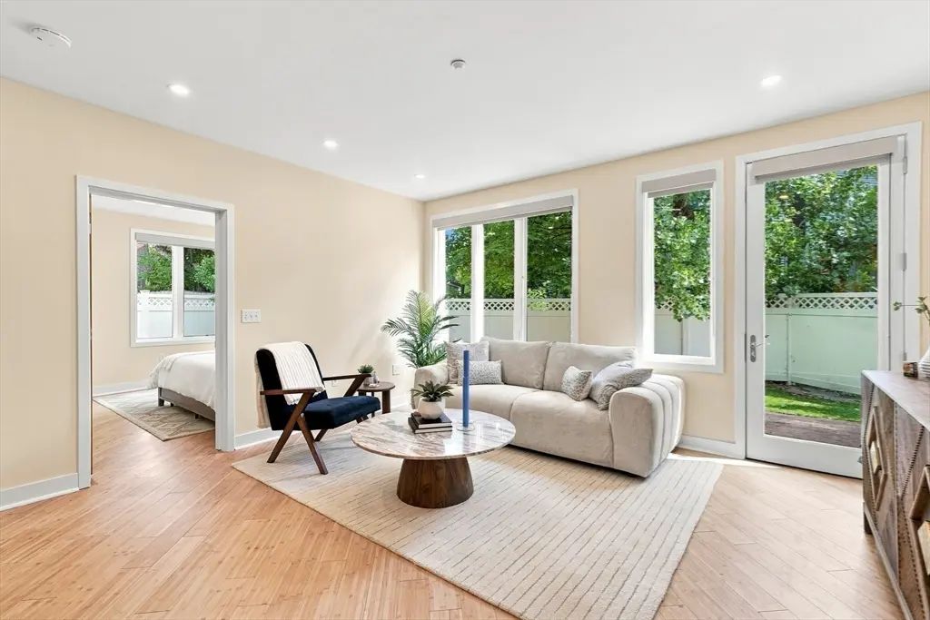 24 Bay State Rd #4, Cambridge