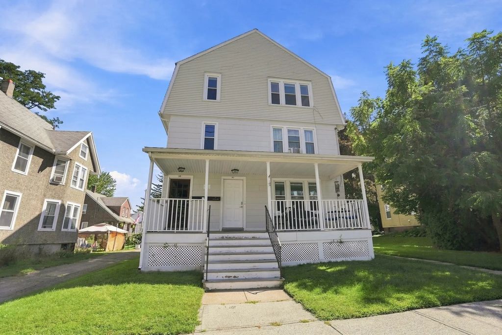 39 Bell St, Chicopee