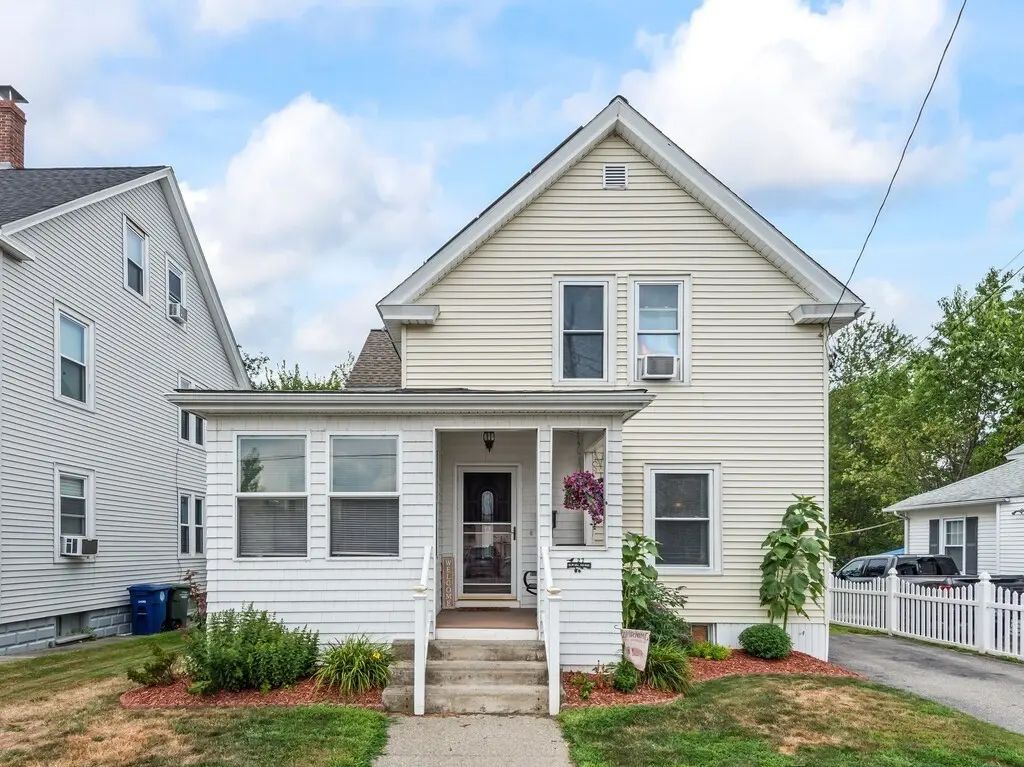 27 Elm Hill Ave, Leominster