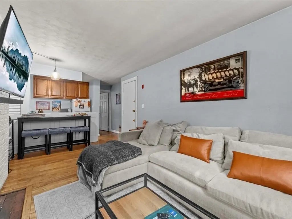 11 Myrtle St #2, Boston