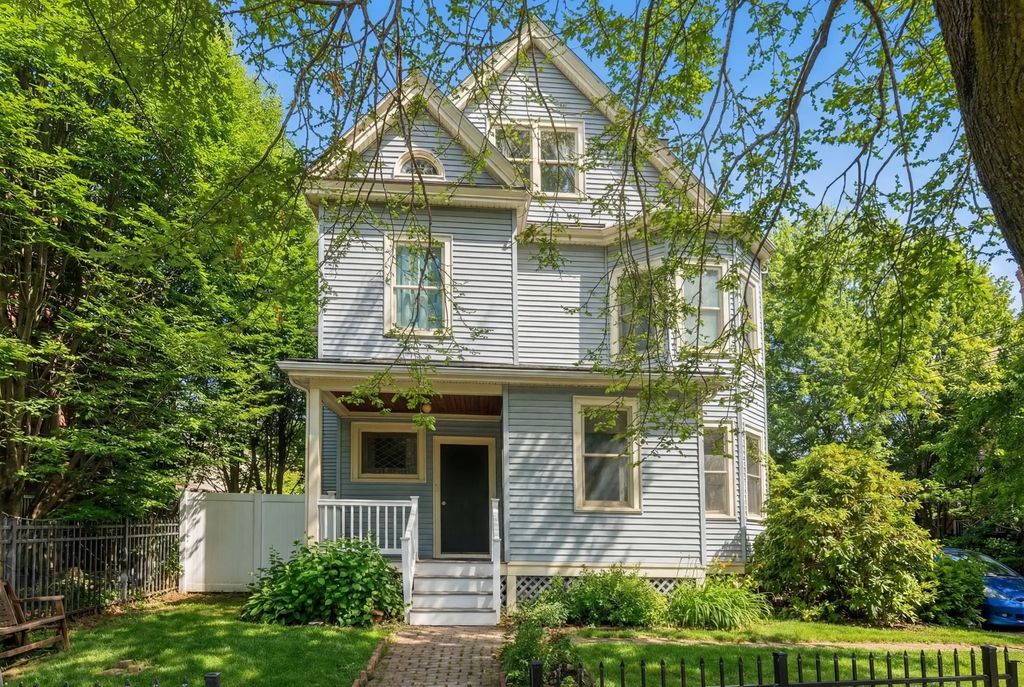7 Russell Street #3, Cambridge