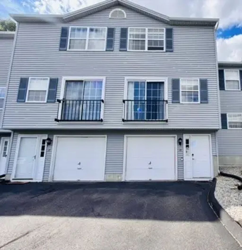 18 Waters Edge Dr #18, Ludlow