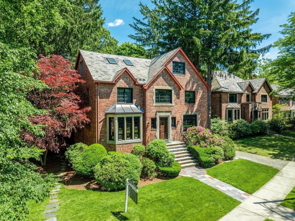79 Woodchester Dr, Newton