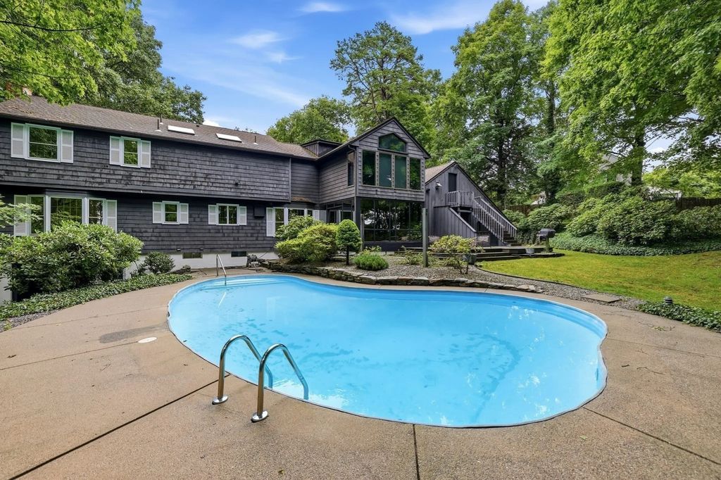3 Hilltop Dr, Wilbraham