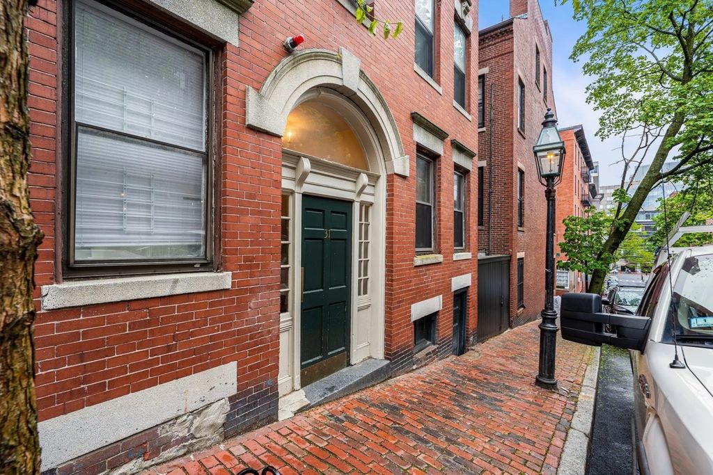 31 Irving St #4, Boston