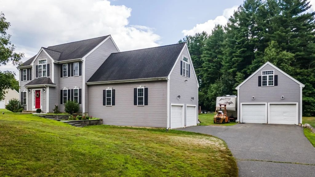 562 Mendon Rd, Sutton