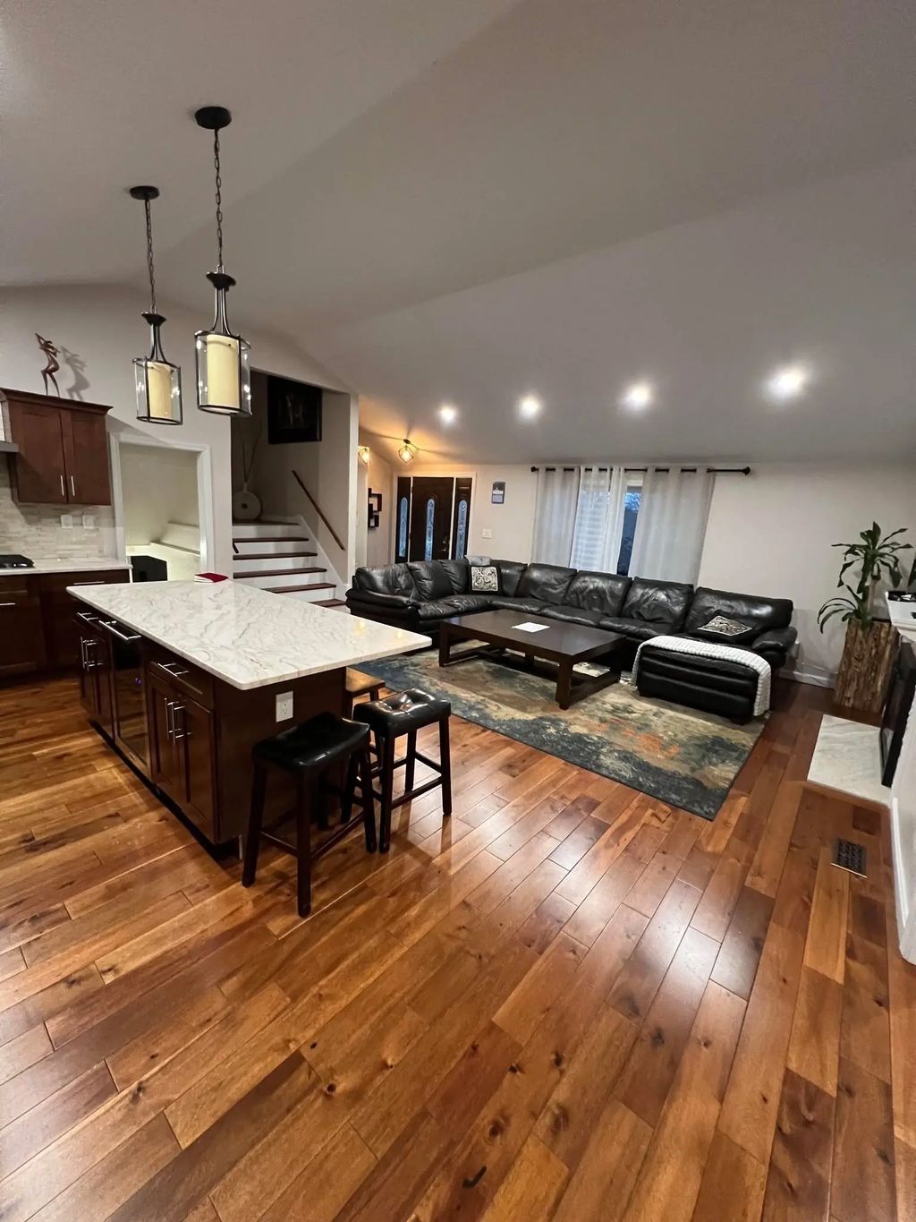 35 Glen Cir, Waltham