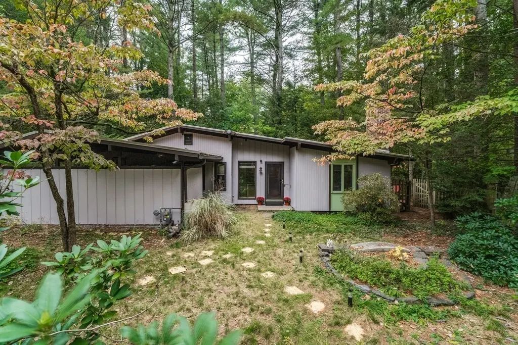 76 Stony Hill Rd, Amherst