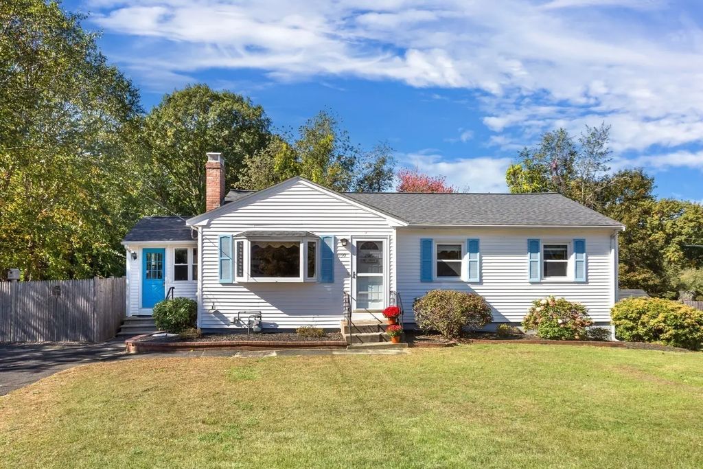590 Pond St, Franklin