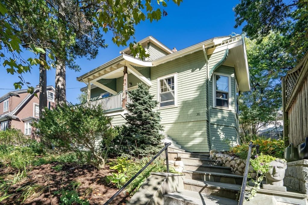 36 Warwick Rd, Watertown