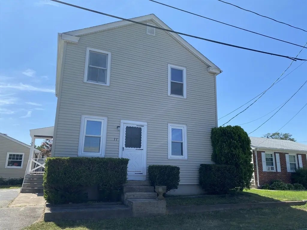 77 Manistee Street, Pawtucket