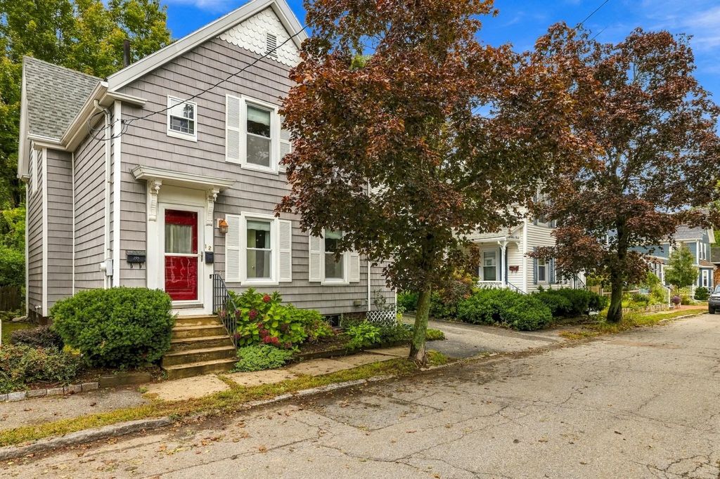 12 Collins St, Newburyport