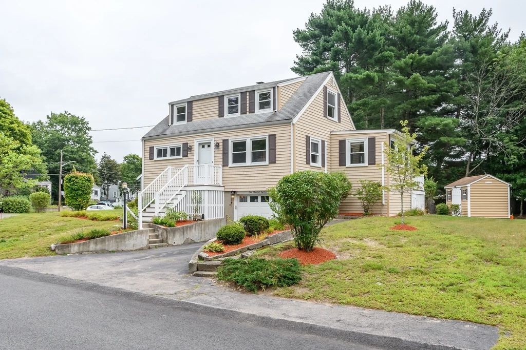 118 Brickel Rd, Stoughton