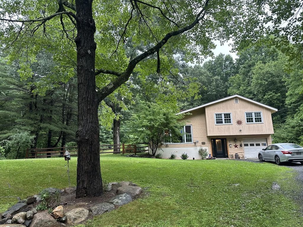 87 Bayberry Lane, Westfield