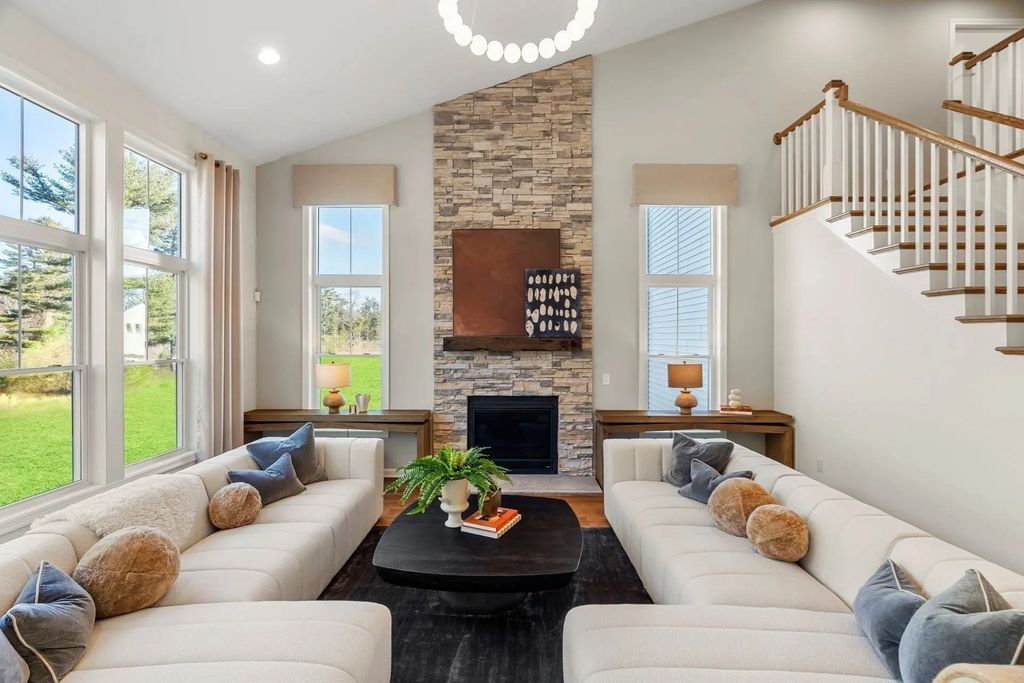 10 Germain Way #18, Norton
