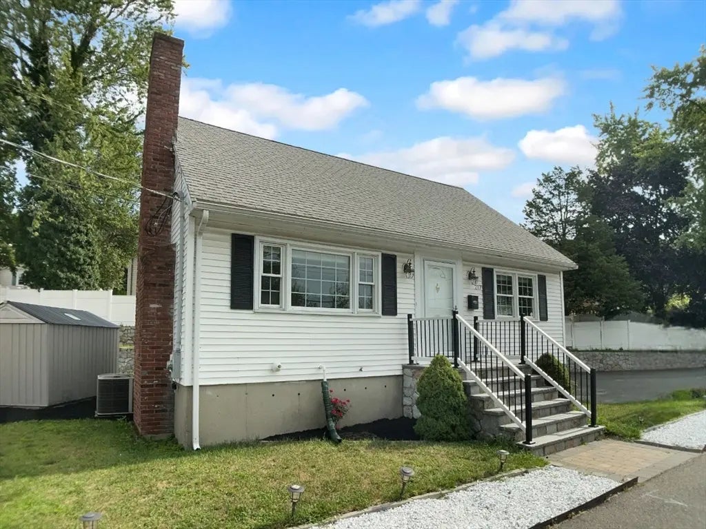 217 Cedar Brook Rd, Lynn