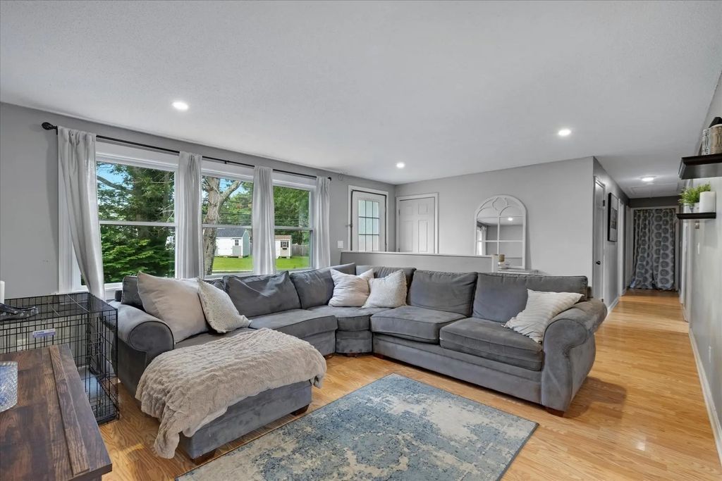 579 E Falmouth Hwy, Falmouth