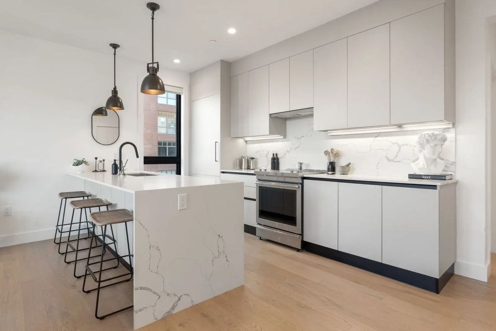 75 W Broadway #202, Boston