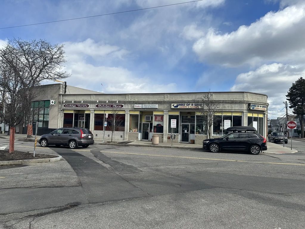 8 Bigelow Ave, Watertown