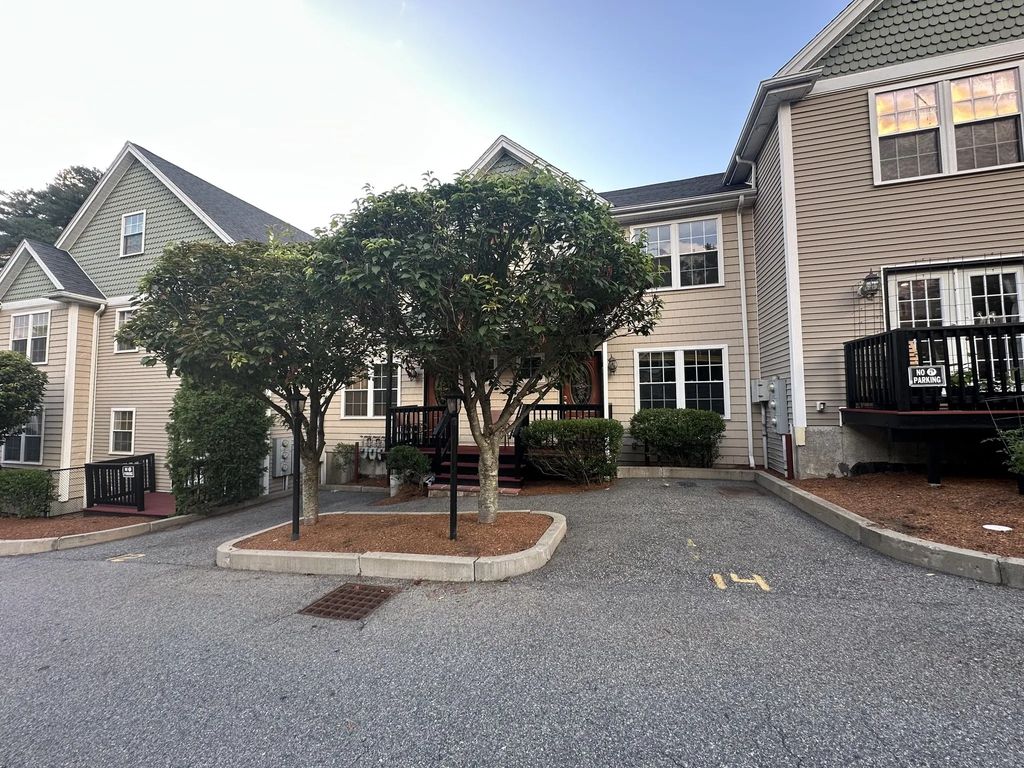 8 Grant St #14, Natick