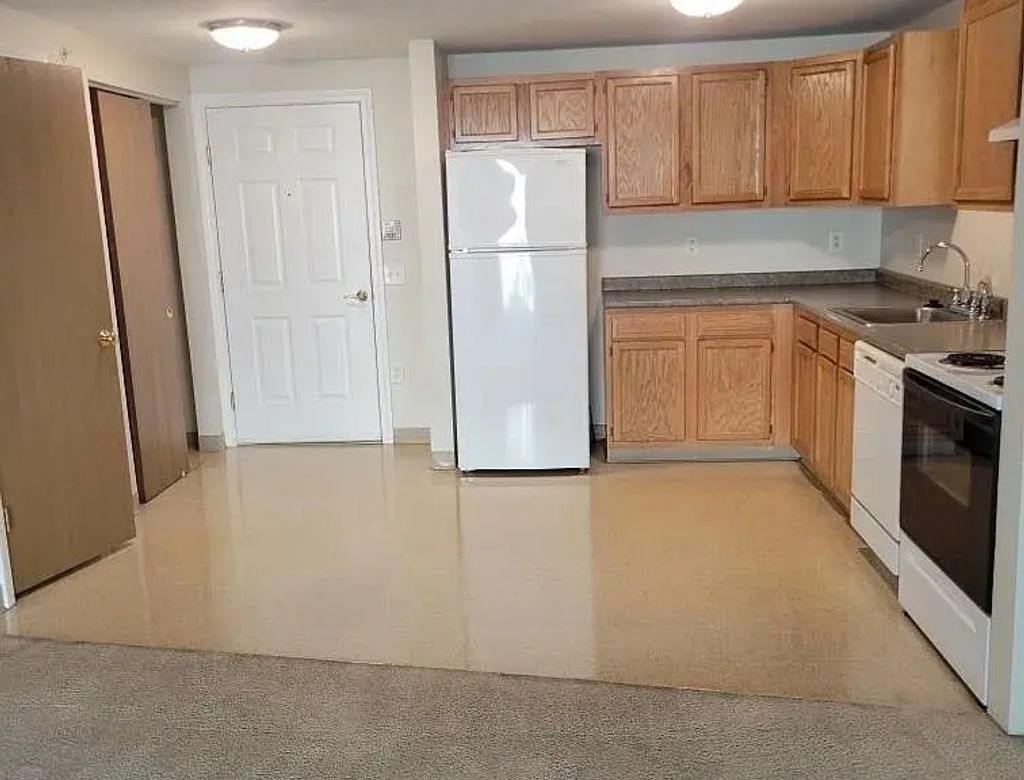 8 Greenleaf Drive #g, Merrimac
