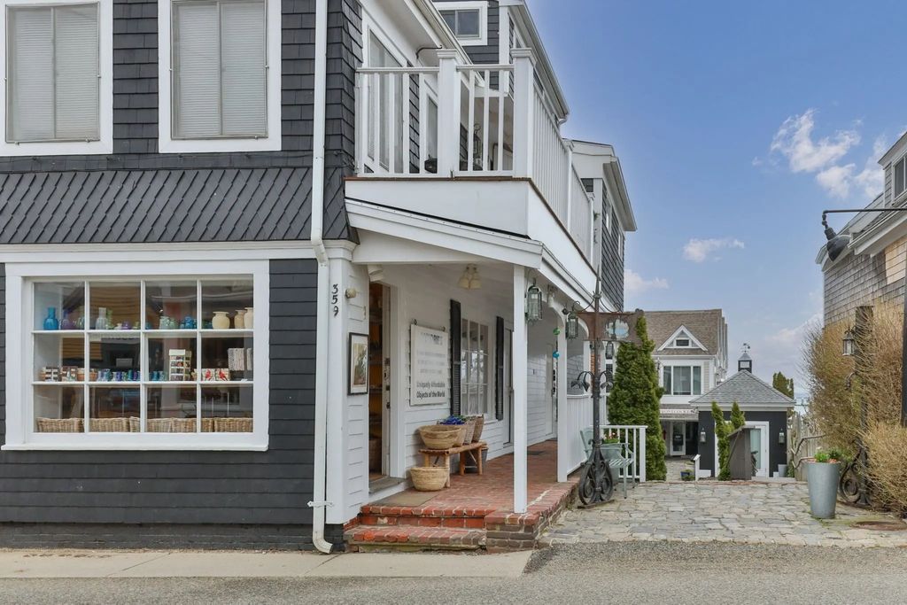 359 Commercial Street #unit A, Provincetown