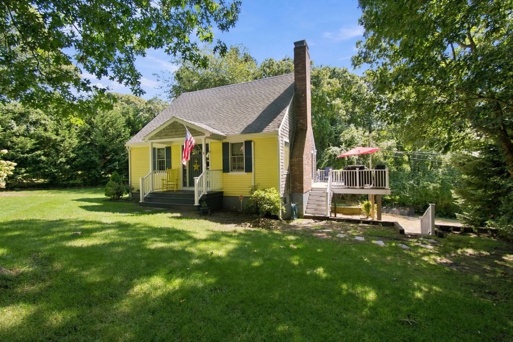 9 Follins Pond Rd, Dennis