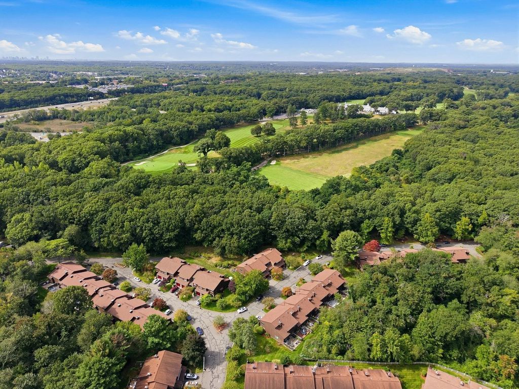 16 Country Club Rd #16, Peabody