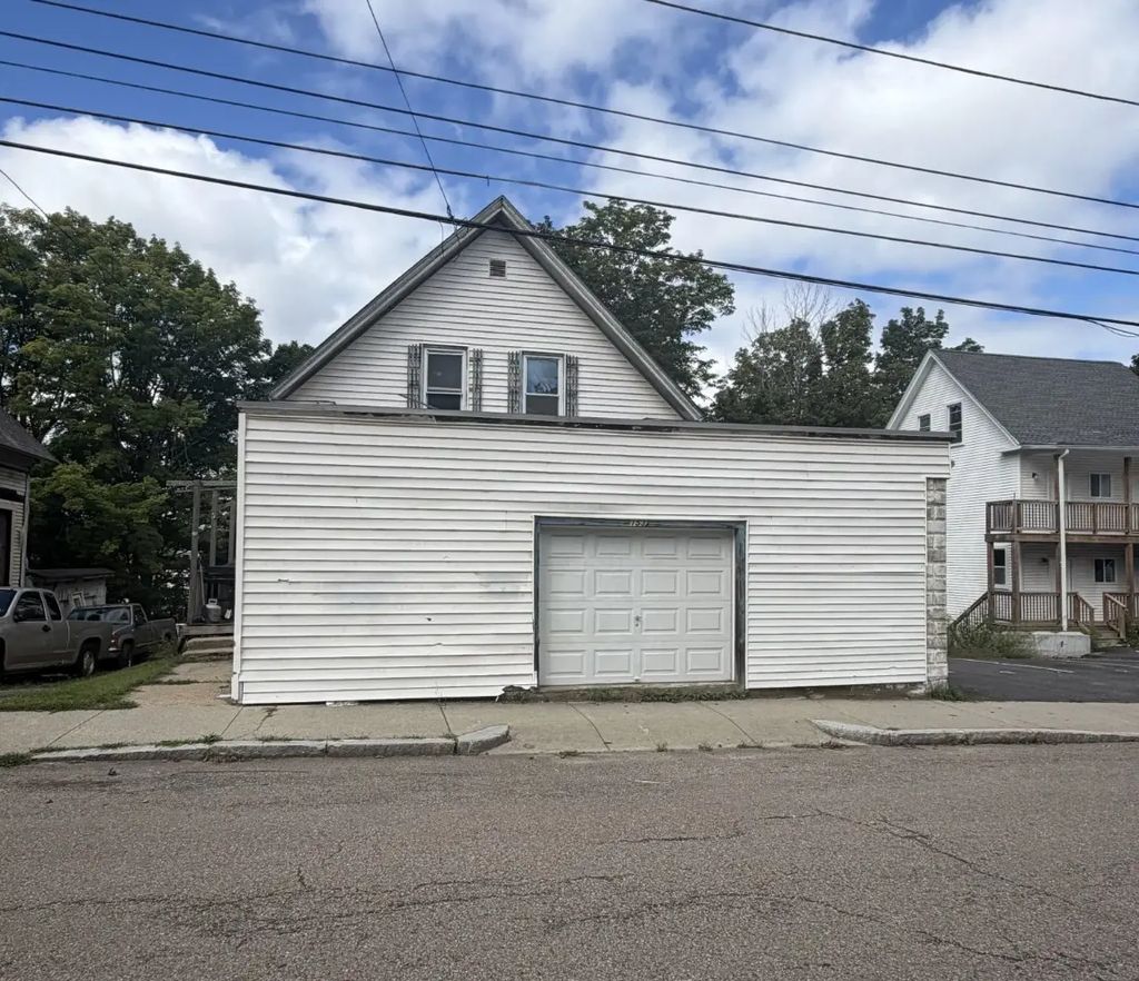 153 Pine St, Gardner