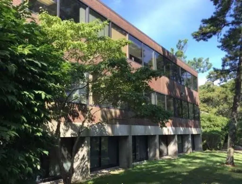 218 W Main St, Barnstable