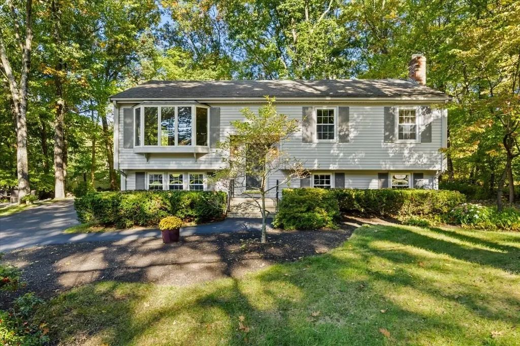12 Bates Street, Foxboro