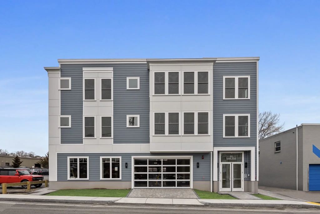 404 Lowell Street #6, Wakefield