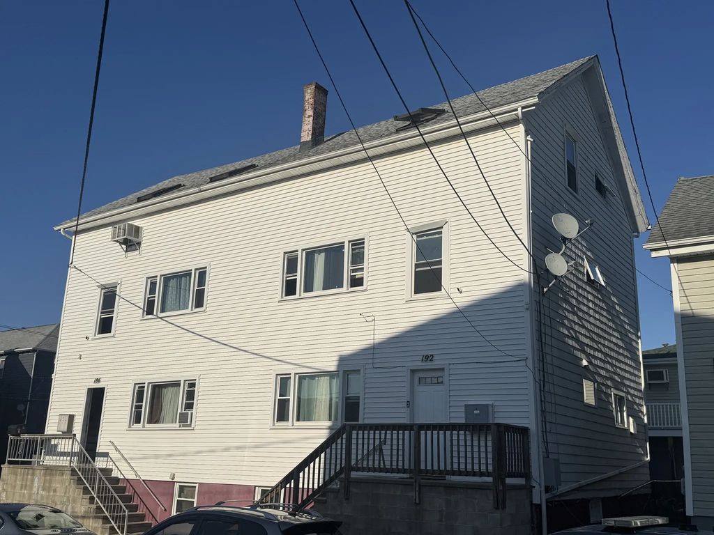 186 Fountain St, Fall River