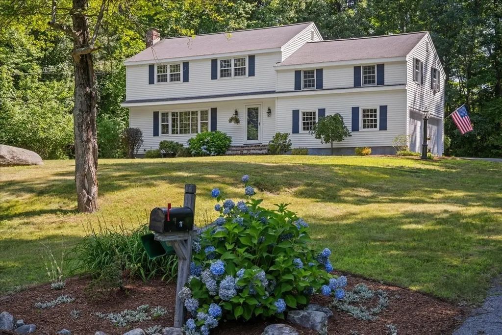 11 Hickory Rd, Southborough