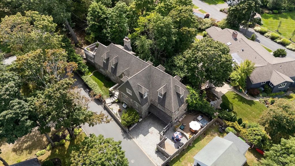 9 Galloupes Point Rd, Swampscott