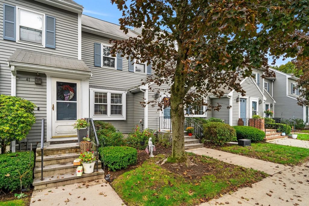 40 Washington Grn #40, Walpole