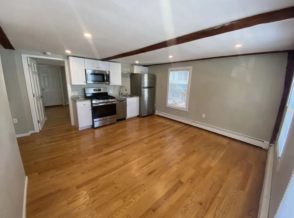 80 Cabot St #4, Beverly