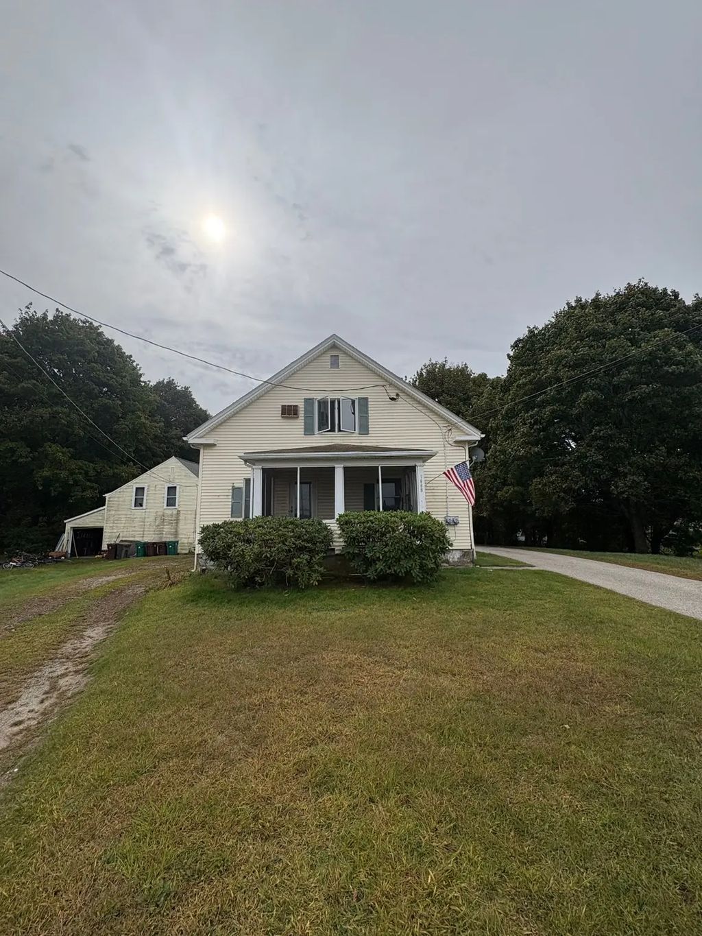 1888 Mendon Rd, Woonsocket