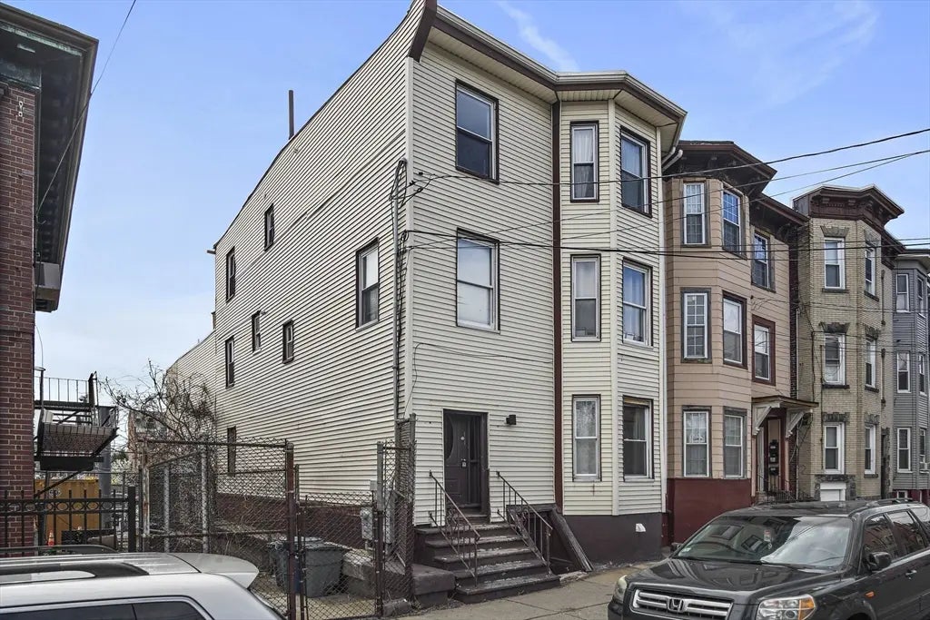 143 London Street, Boston