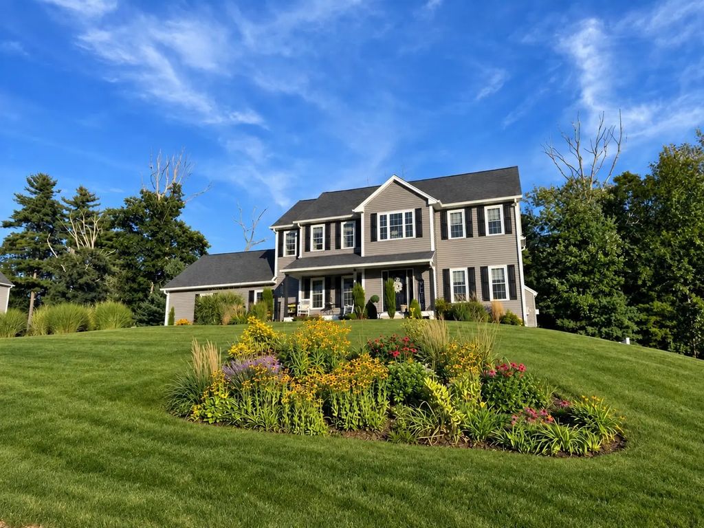 4 Meredith Way, Sturbridge