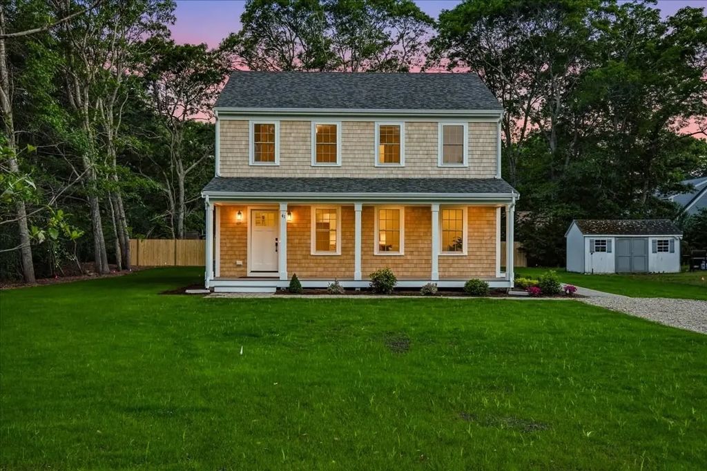 41 Avalon Dr, Falmouth