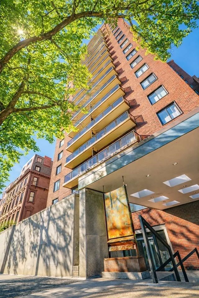 180 Beacon Street #8de, Boston