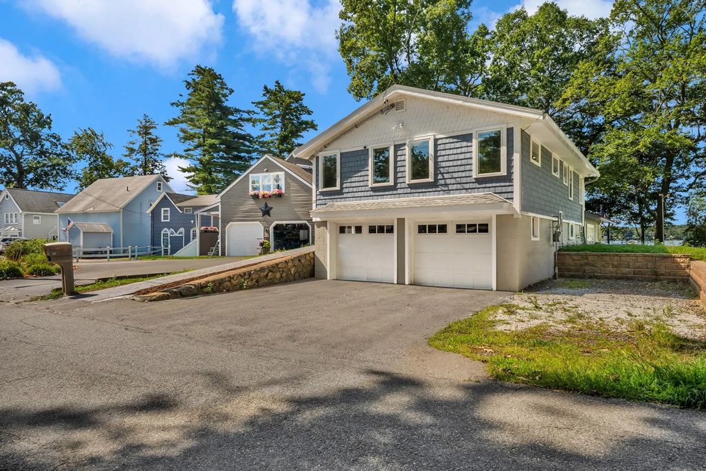 22 Lake Attitash Rd, Amesbury