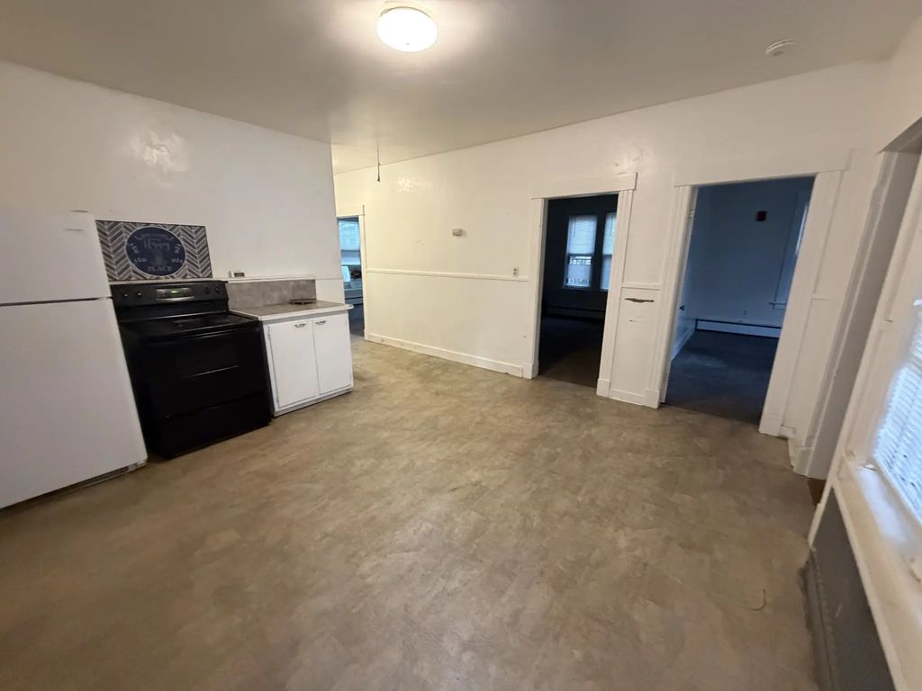 99 Cross St #2r, Southbridge