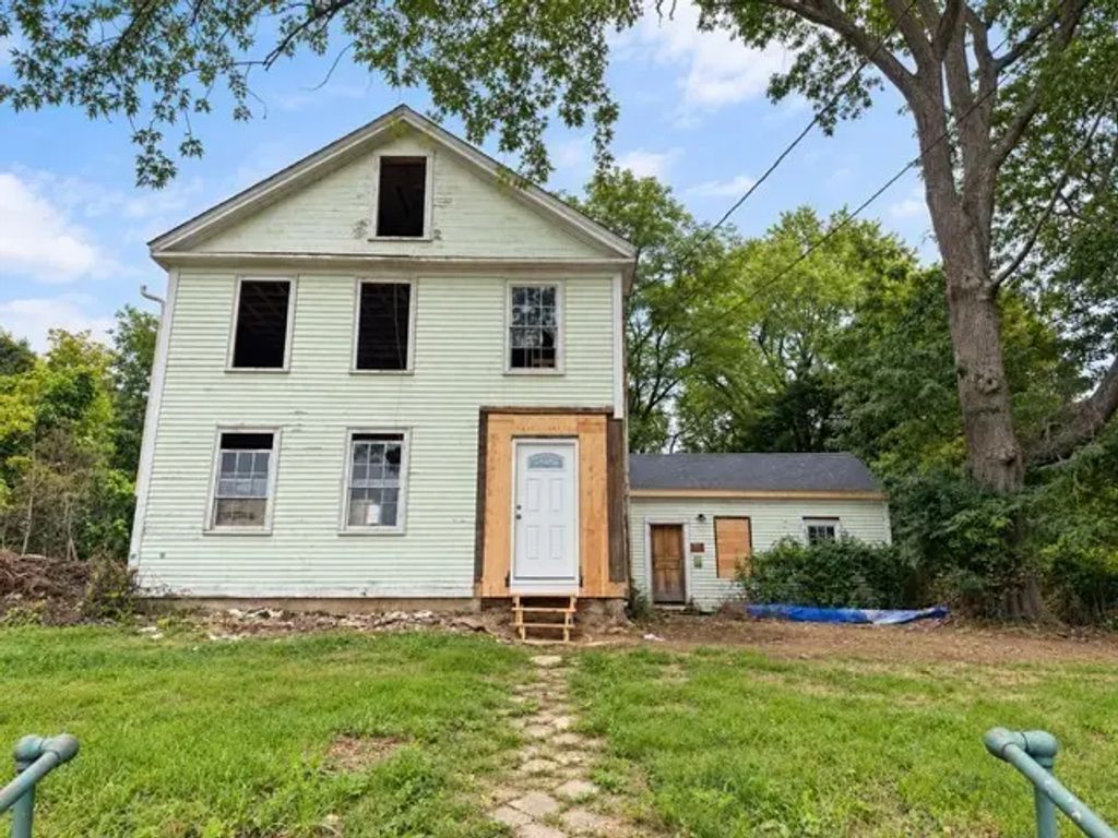 47 Elm St, North Brookfield