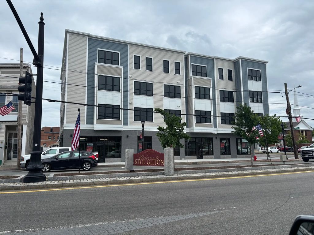 760 Washington St #403, Stoughton