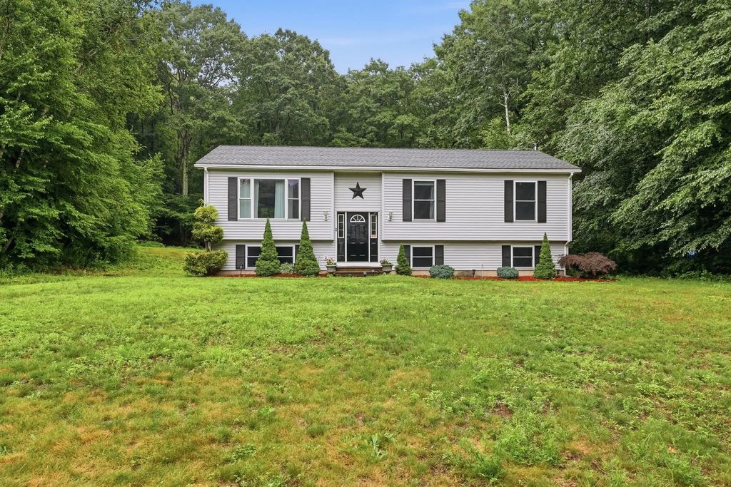 570 Woodland Way, Russell