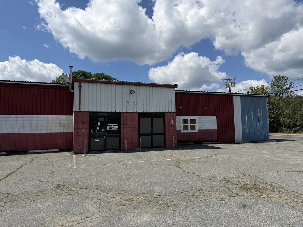 424 Nash Rd, New Bedford